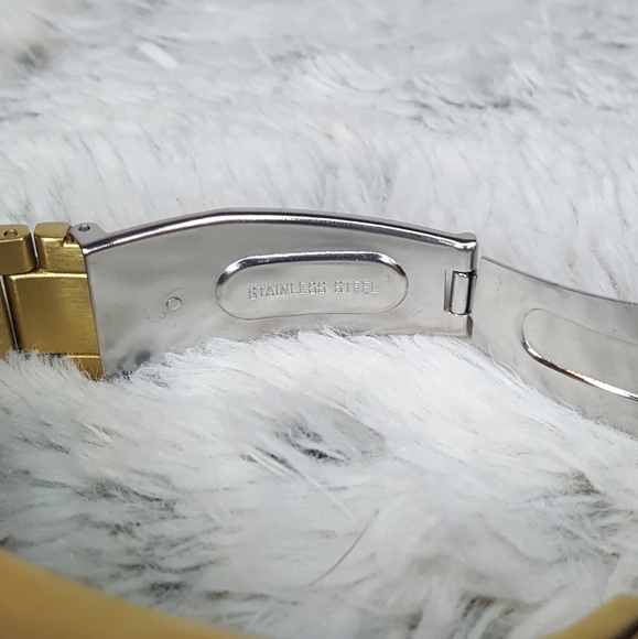 Guess gold watch - Picture 2 of 3